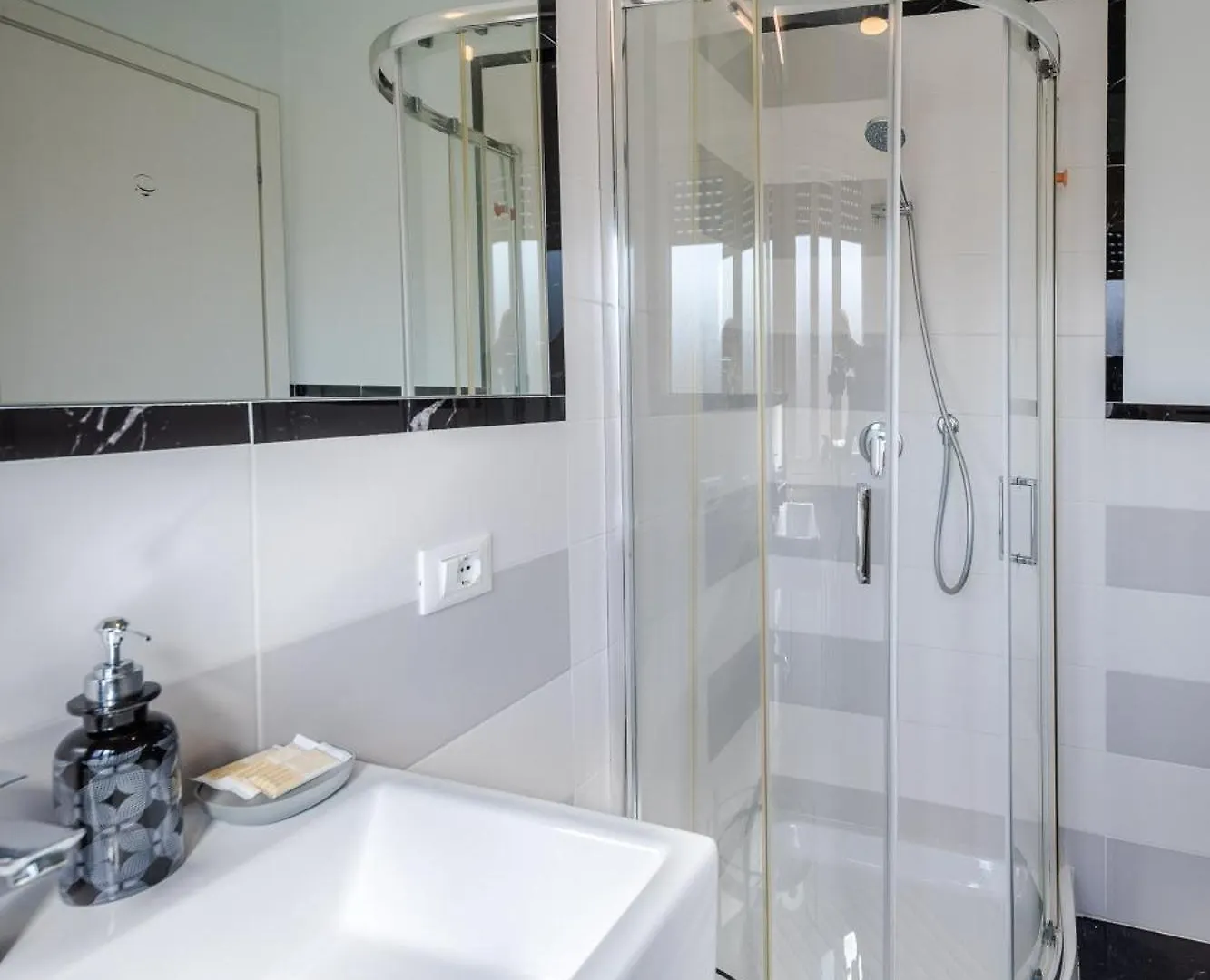 Style134 Apartment 50 Meters From Metro A Lucio Sestio Station