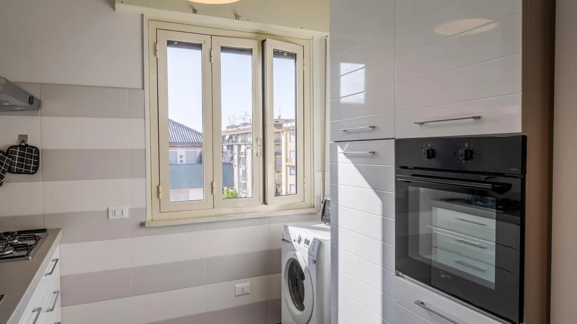 Style134 Apartment 50 Meters From Metro A Lucio Sestio Station Italy